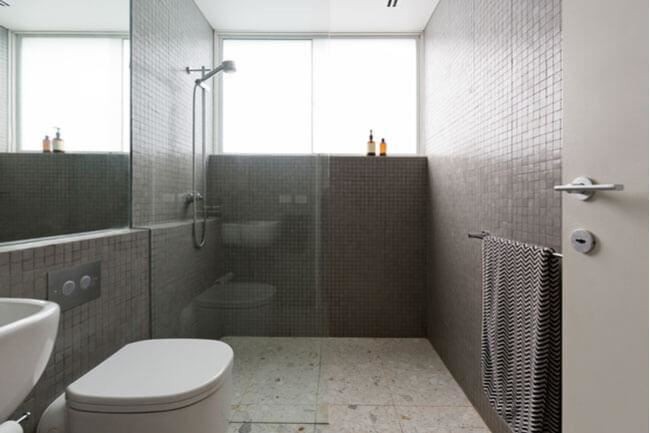 Walk-in_shower Walk-in_shower